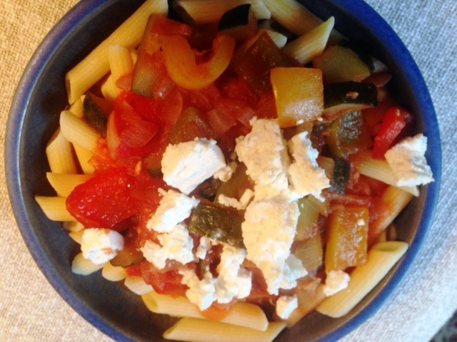 Corn noodles with vegetables and feta cheese