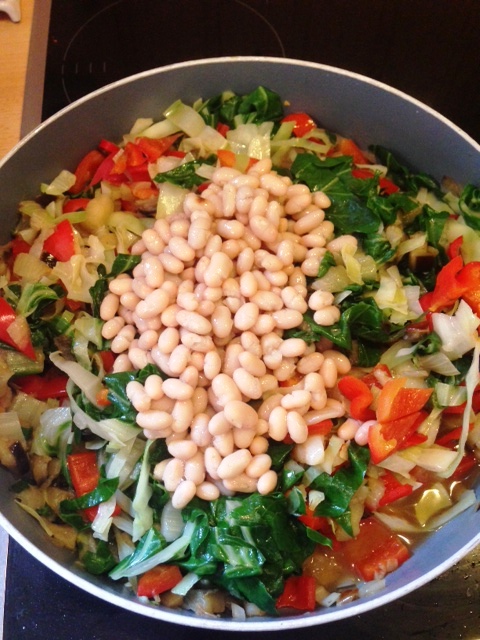 13 Vegetable pan with white beans 8