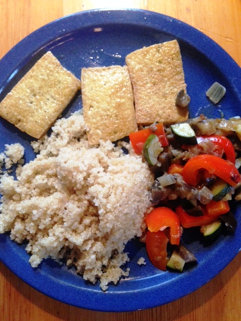 10 Scharfes Gemüse mit Tofu und Quinoa